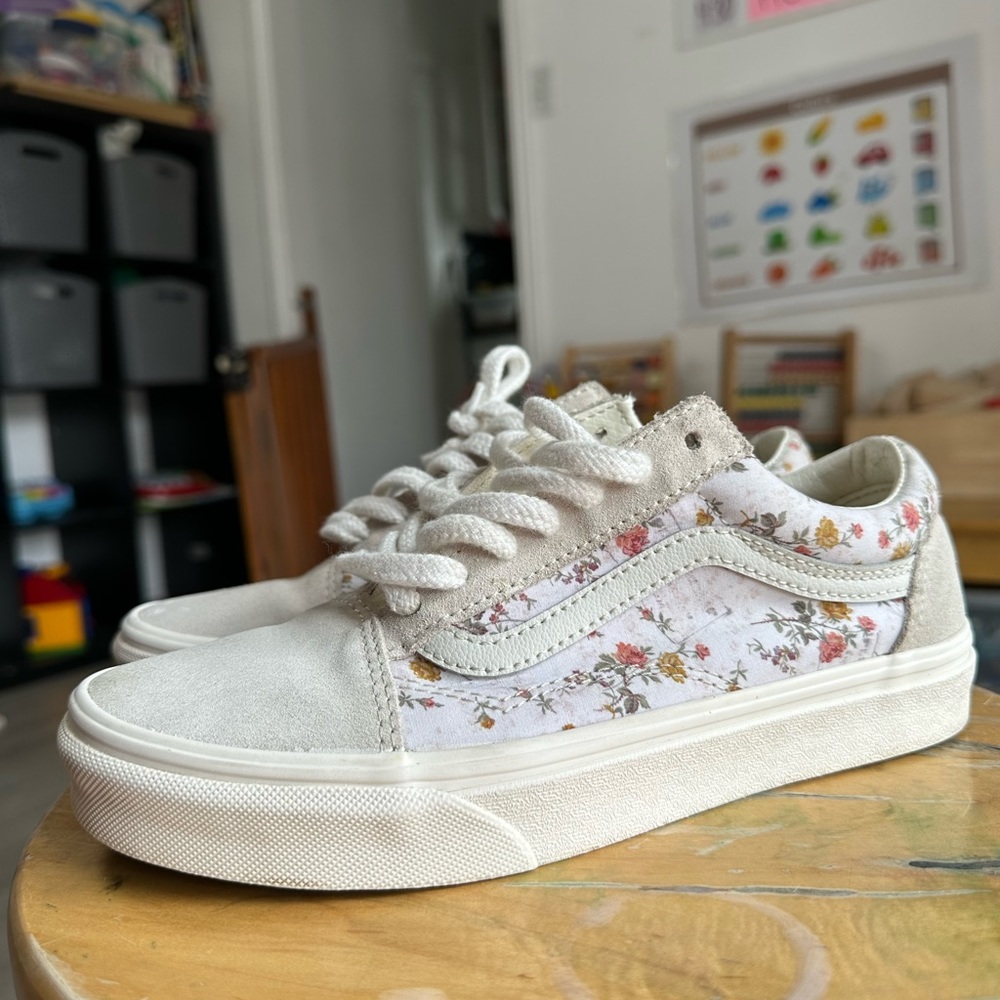 Vans Cream Neutral Suede Floral Sneakers Size 7
